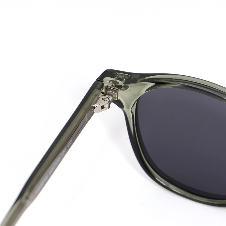 Close-up of round acetate frame front with TAC polarized lens, translucent olive green Close-up of round acetate frame front with TAC polarized lens, translucent olive green